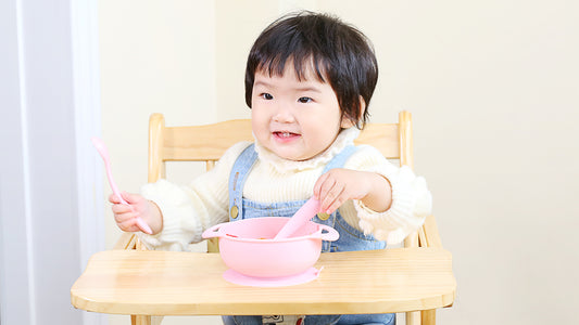 How to Get Toddler to Eat With Utensils?